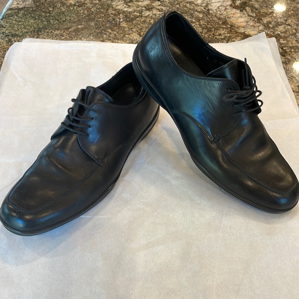Prada black leather shoe